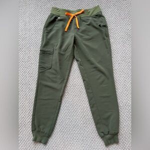 Figs: Zamora Jogger Scrub Pants - Moss